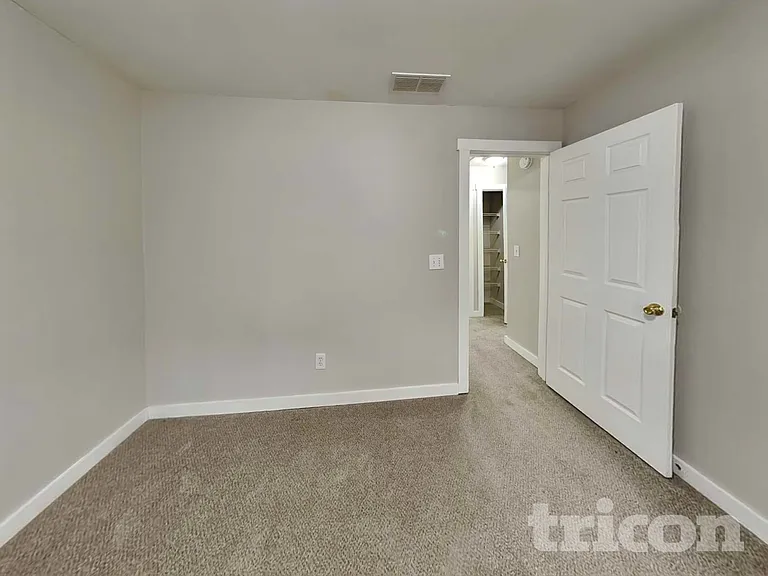 1048 Whispering Woods Dr — Photo 12
