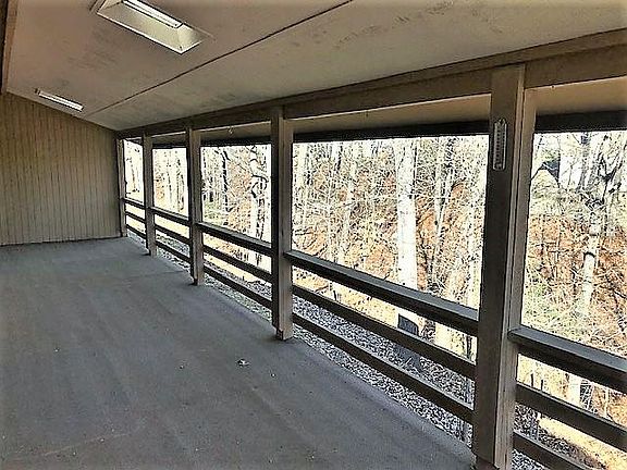 4th image of 29 Walter Dr