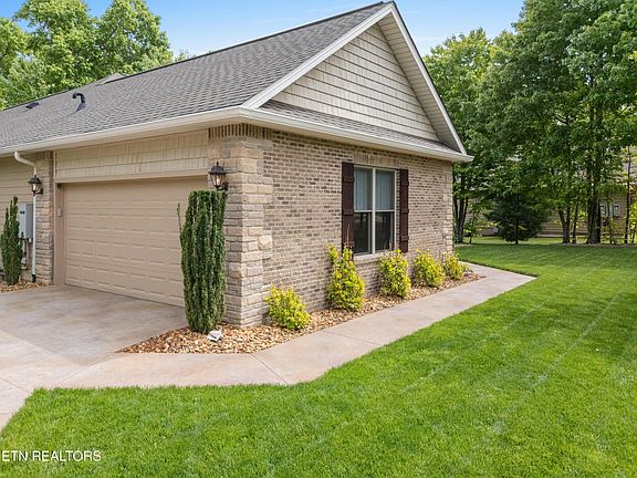 5th image of 18 Cedar Ridge Cir