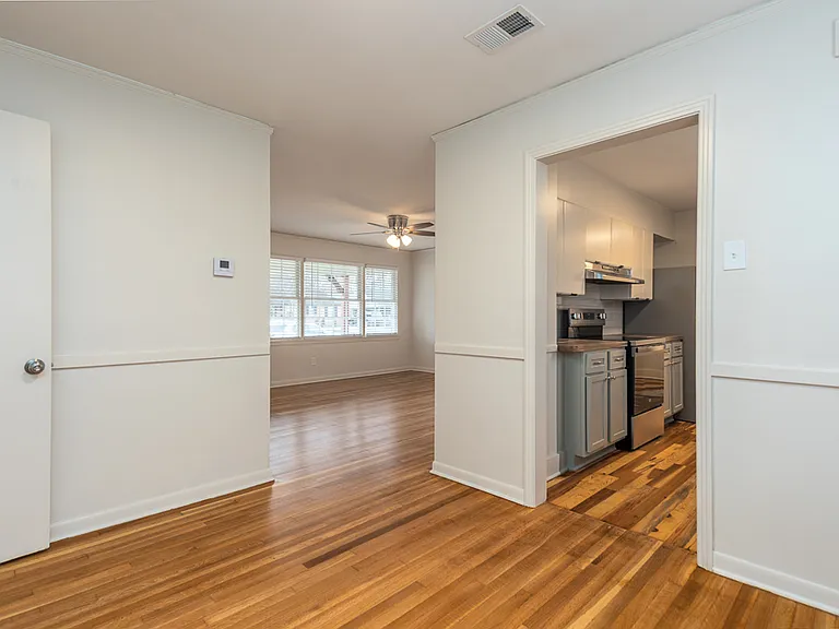 4958 Welchshire Ave — Photo 8