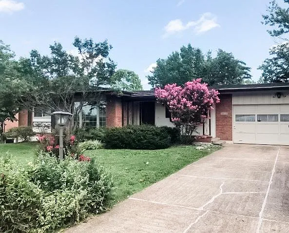 9236 Lavant Dr — Photo 3