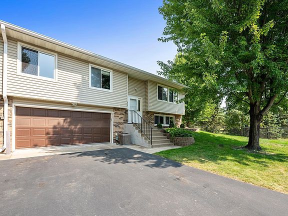 4th image of 934 94th Ave NE