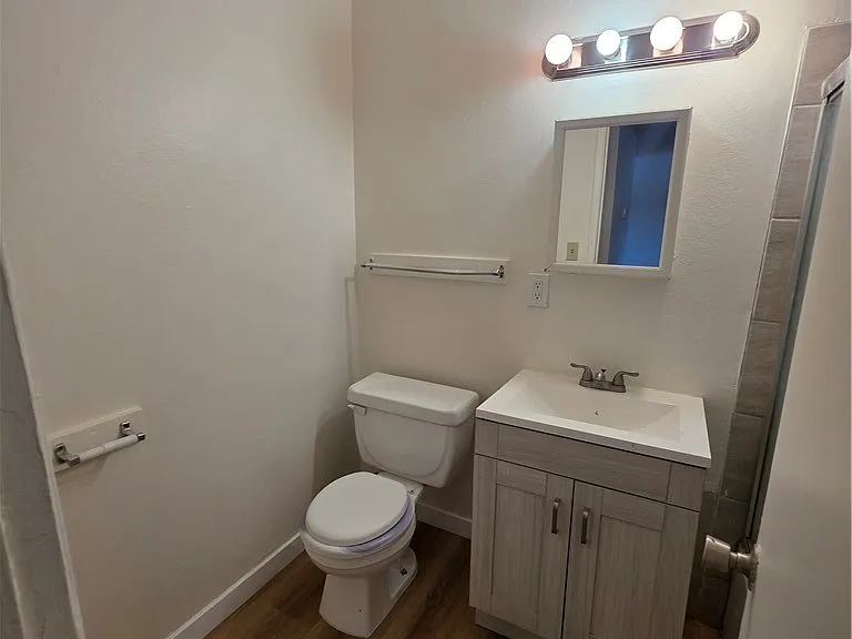 928 N Vicentia Ave #C — Photo 13