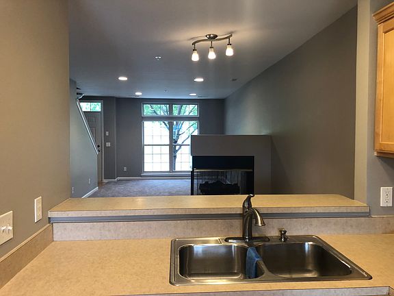 3rd image of 470 Village Ln Building 4-1
