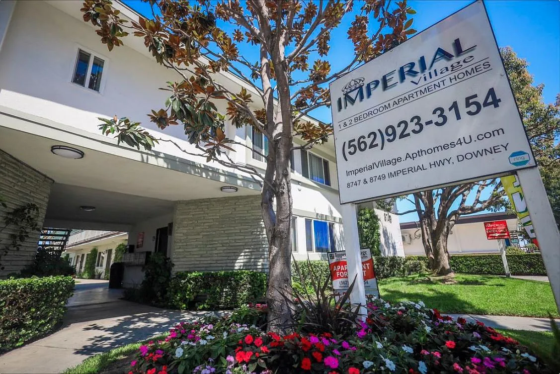 Imperial Village Apartments — Photo 4