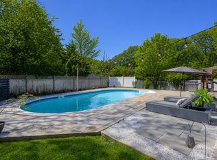 21 Holzman Dr, Hampton Bays, NY 11946