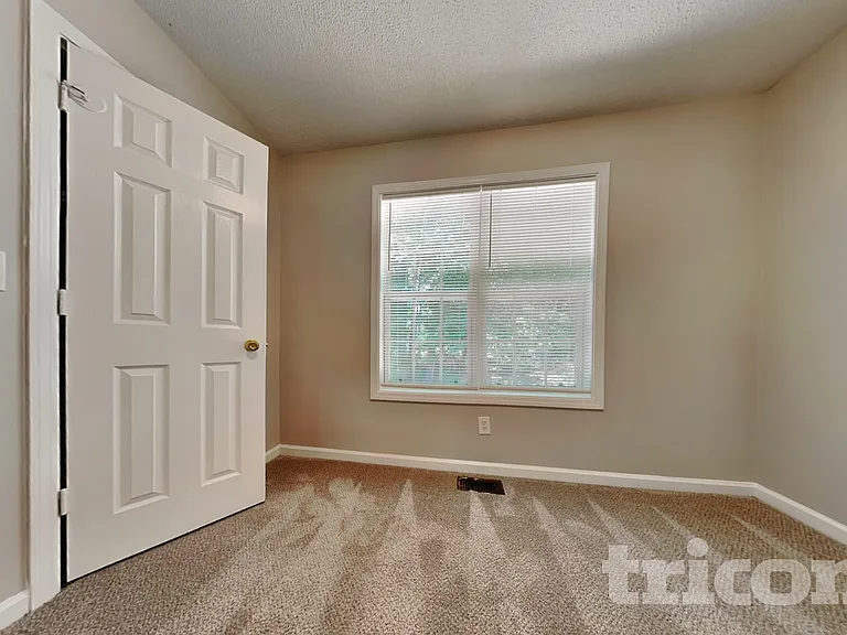 37 Abbotsford Dr — Photo 13