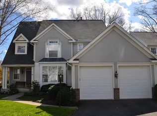 43233 Darkwoods St, Chantilly, VA 20152