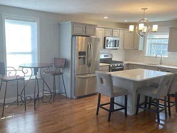 2nd image of 1190 Bedford St #E1