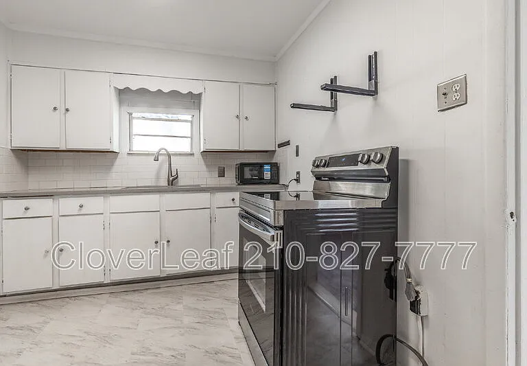 323 Barrera St — Photo 15