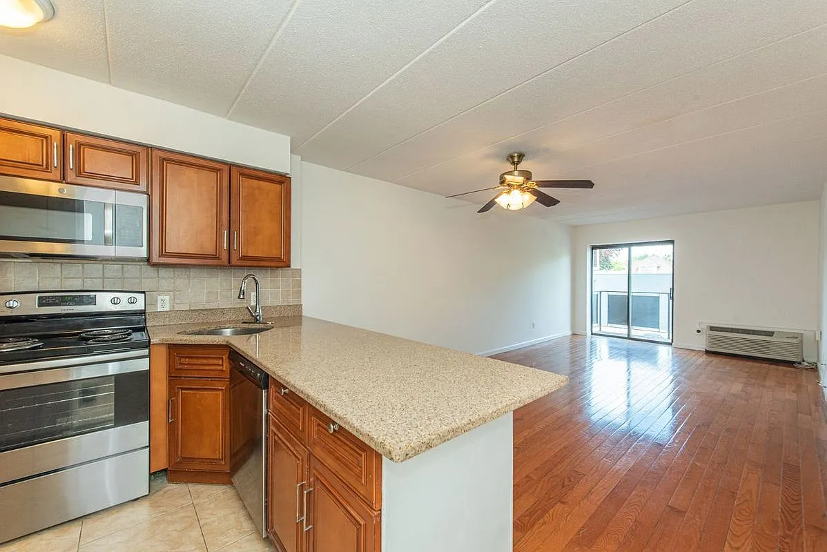 1 bed, 1.0 bath, 700 sqft, $2,150 — Photo 1