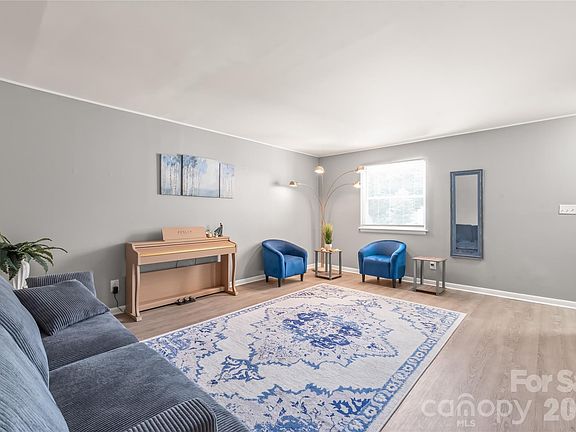 4th image of 9156 Black Heath Cir #B