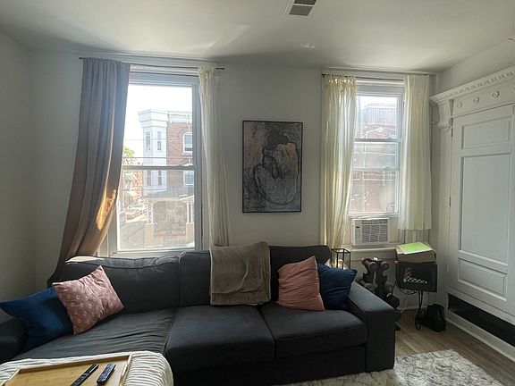 4th image of 2831 W Oxford St Floor 2