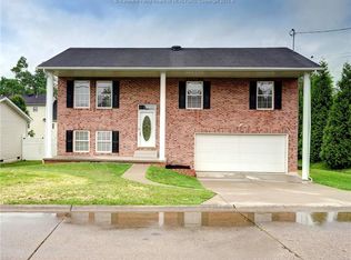 3010 Victorian Pl, Hurricane, WV 25526