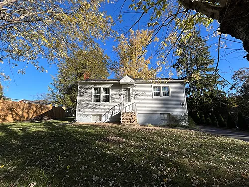 44 Axley St Photo 1