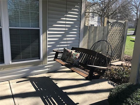 3rd image of 2048 Foxknoll Dr