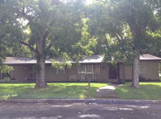 106 E 15th St, Shiner, TX 77984