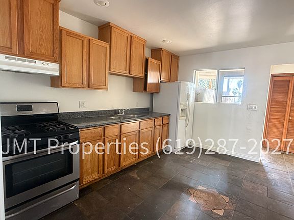 4th image of 3222 Clairemont Dr