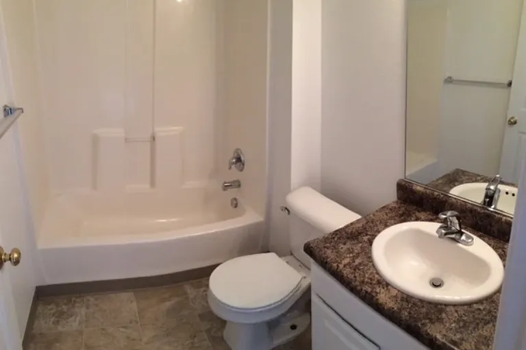 Senate Place Apartments — Photo 27