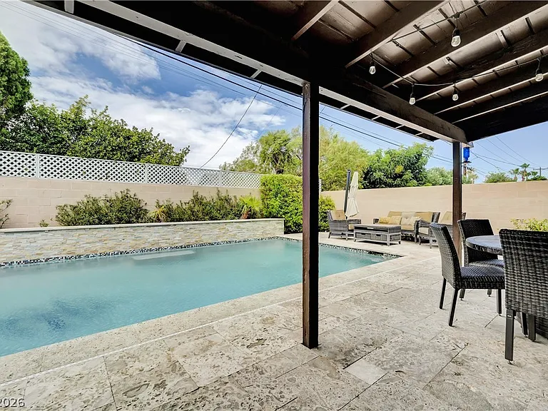 2712 W Oakey Blvd — Photo 40