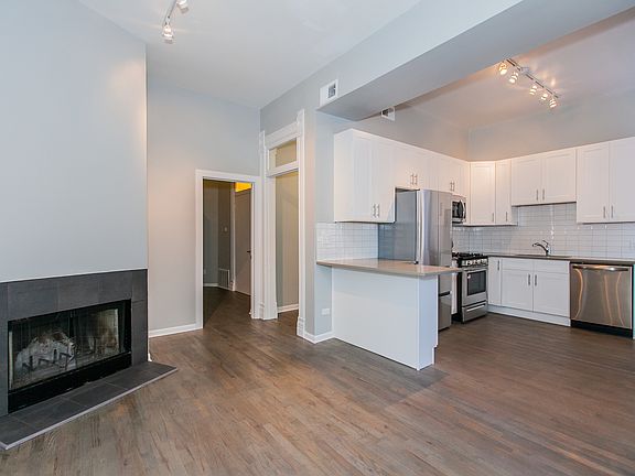 4th image of 46 E Chicago Ave APT 4W