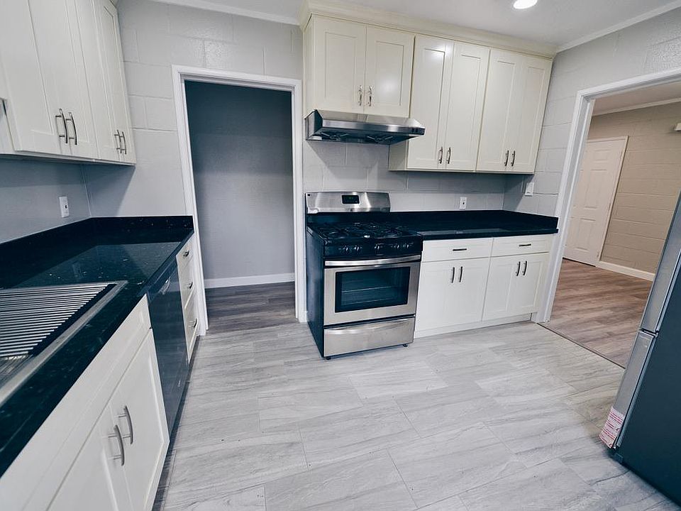 1st image of 295 W Duane Ave