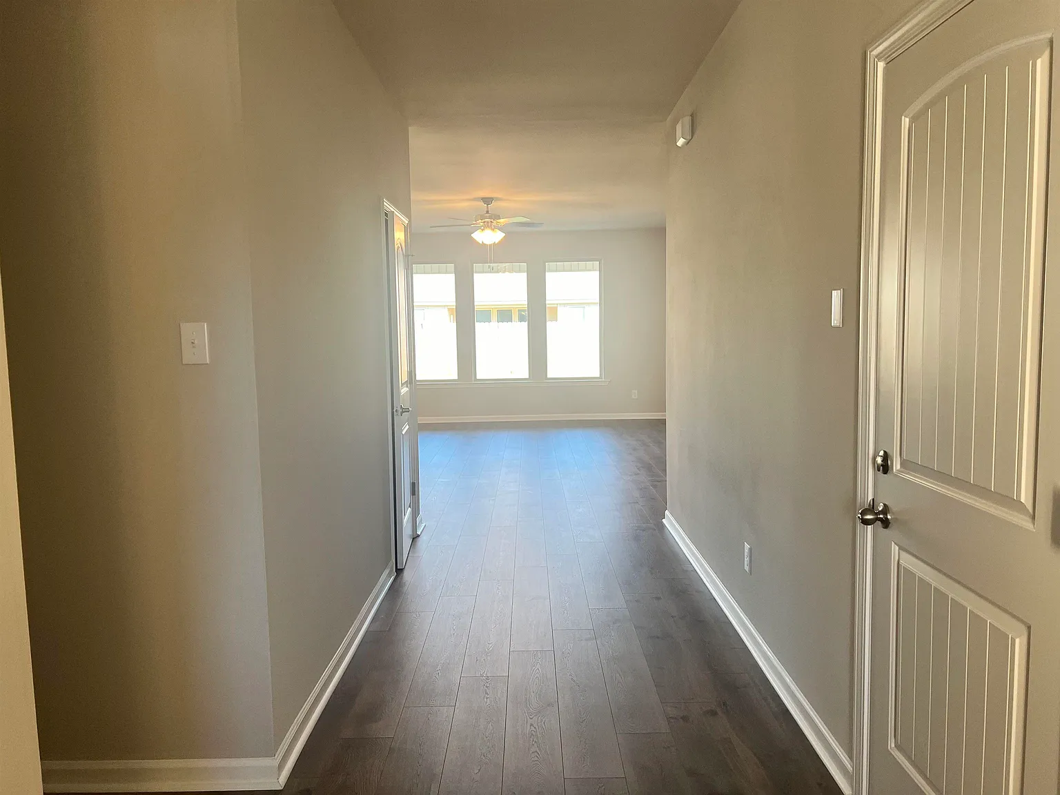 4 bed, 2.0 bath, 2346 sqft, $2,580 — Photo 2