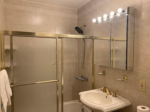 4th image of 6052 Spencer Ave Floor 2