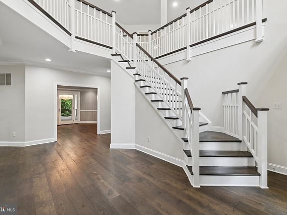 3rd image of 512 Seneca Green Way