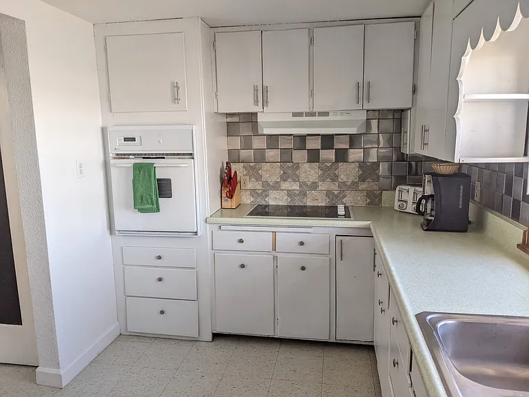 712 South St #A — Photo 6