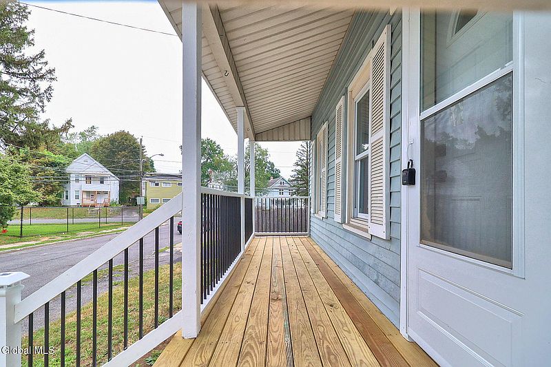 3rd image of 930 Bradt Street