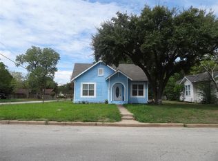 1045 9th St, Hempstead, TX 77445