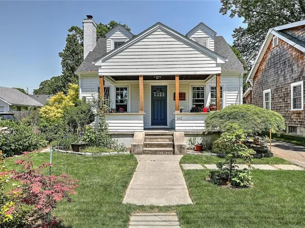 162 Terrace Ave E, Riverside, RI 02915