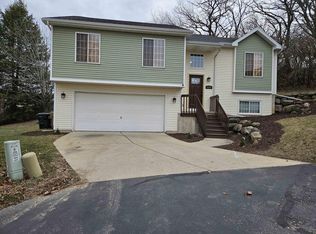 5253 Ridge Oak Dr, Madison, WI 53704