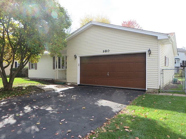 1st image of 980 E Blackhawk Dr
