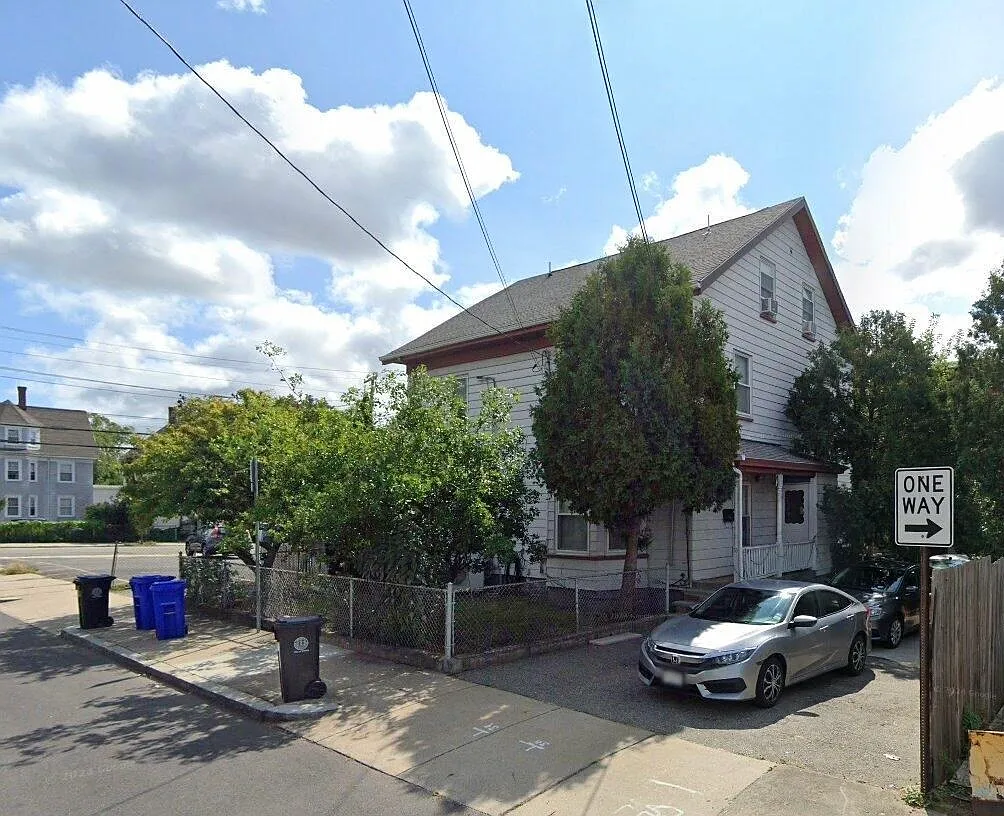4 bed, 2.0 bath, 1541 sqft, $2,900 — Photo 1
