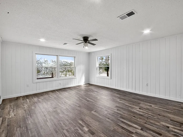 10208 Highway 13 S — Photo 10