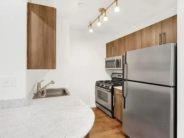 1 Wall Street Court image 1 of 18