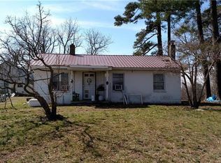 9705 County Line Rd, Disputanta, VA 23842