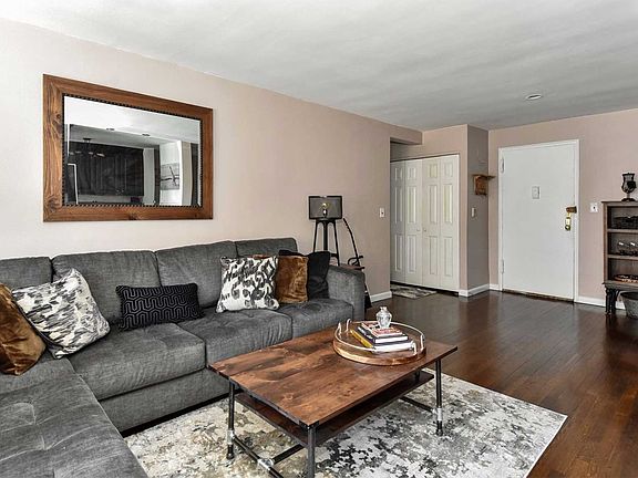 5th image of 2 Birchwood Ct APT 2N