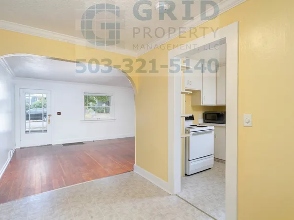 9037 NE Humboldt St, Portland, OR 97220