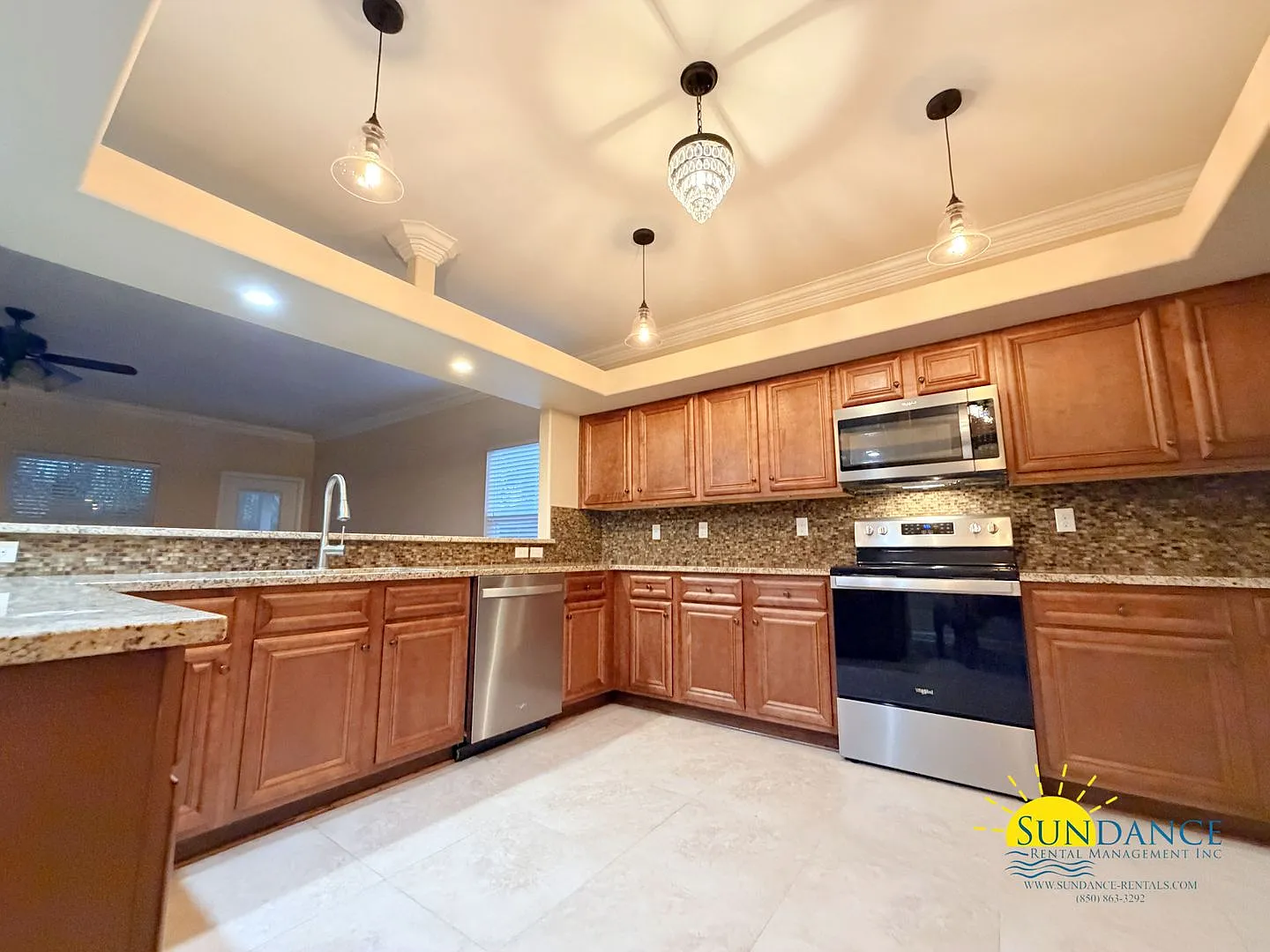 Stunning 4 Bedroom Home in Downtown FWB! — Photo 4