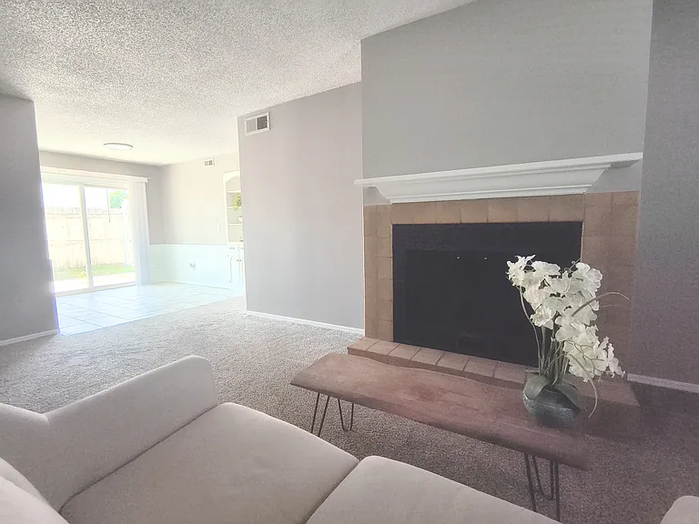 11417 N May Ave #D — Photo 7