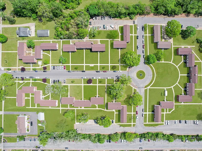 Park Towne Apartments LLC — Photo 14