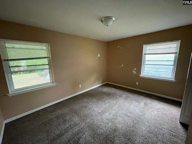 1044 Charlotte St — Photo 3