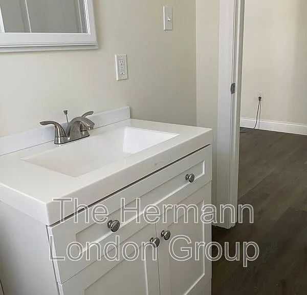 4544 Flad Ave #2W — Photo 8