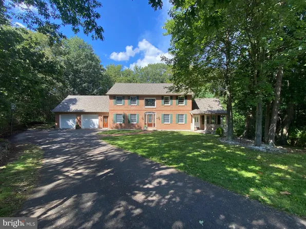 837 Pinewood Dr, Pottsville, PA 17901