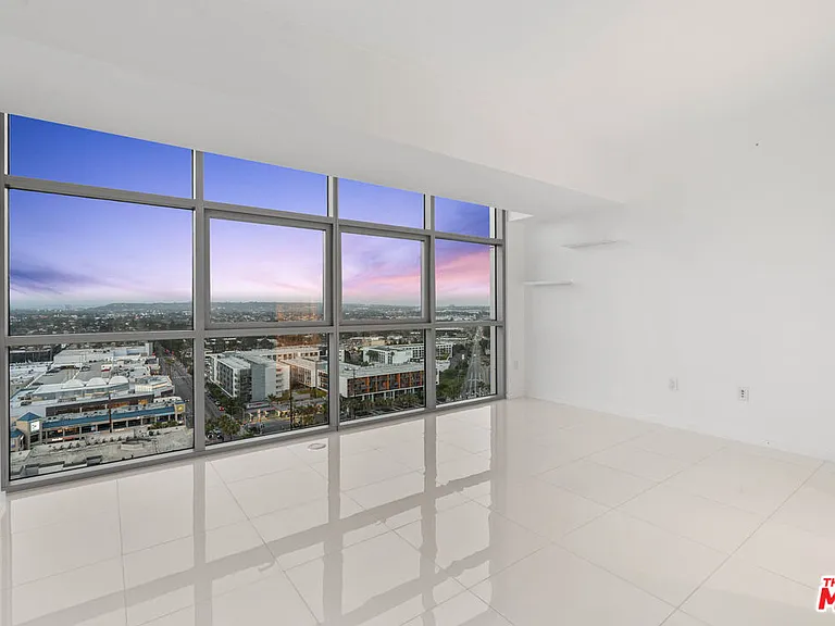 13700 Marina Pointe Dr #1915 — Photo 15