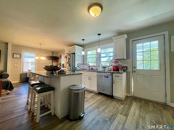 4th image of 16 Brainard Road