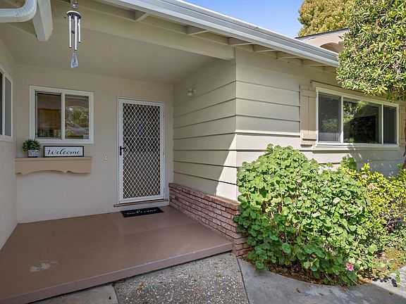 3rd image of 2517 Aragon Way